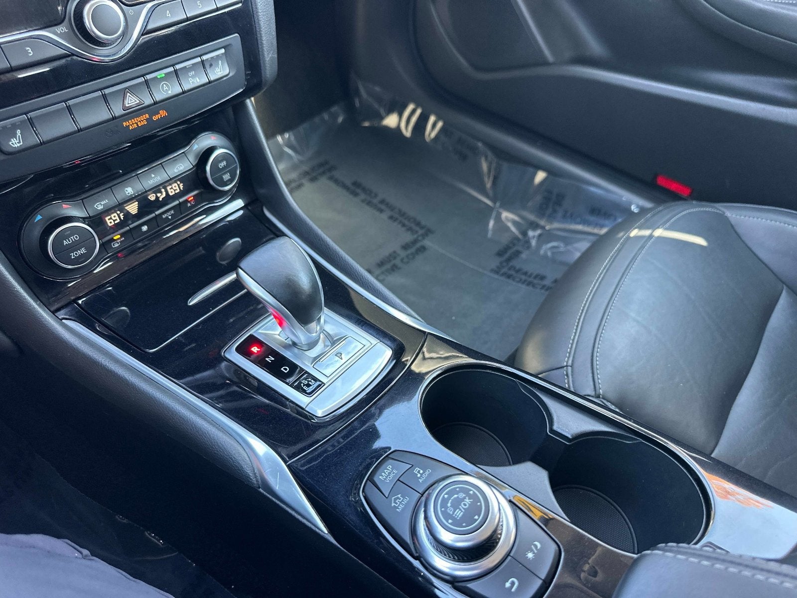 2017 INFINITI QX30 Premium