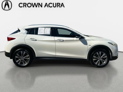 2017 INFINITI QX30 Premium