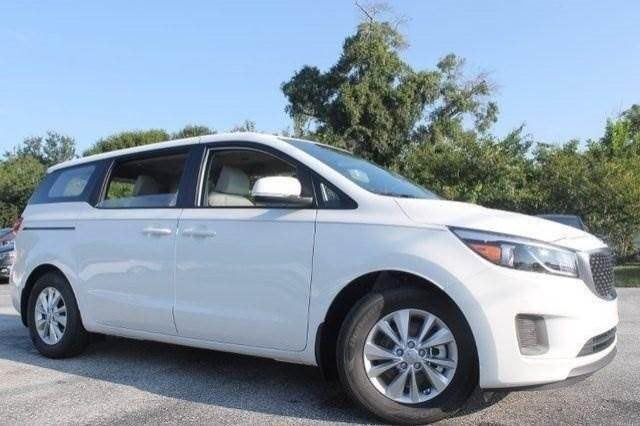 White 2016 Kia Sedona